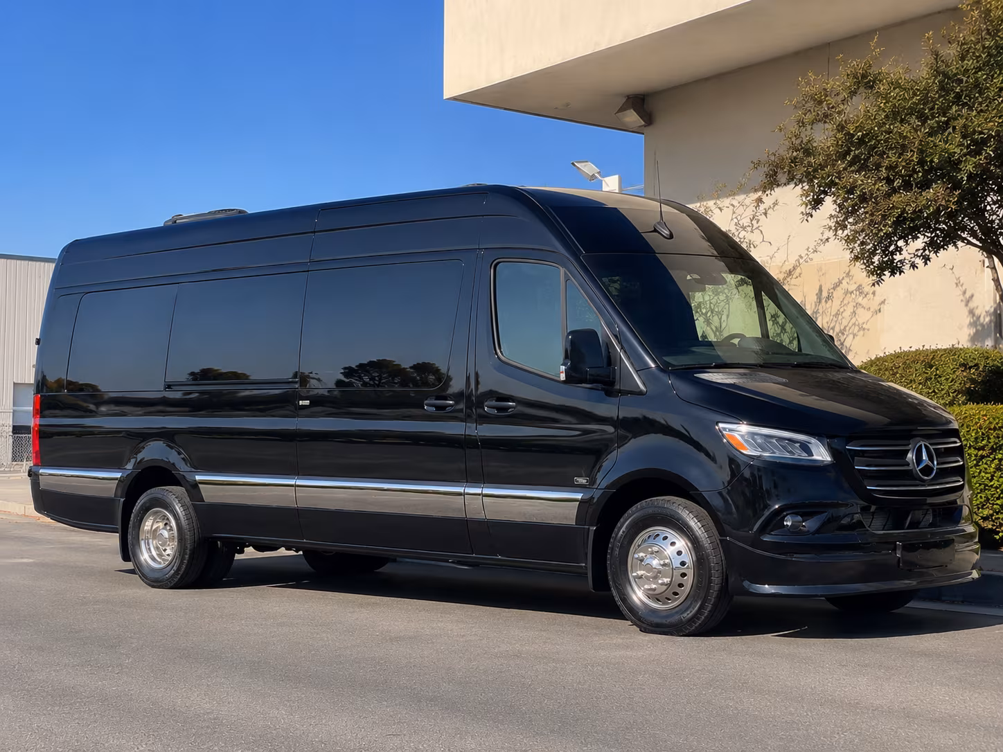 Knoxville Airport Shuttle & Transportation party bus exterior