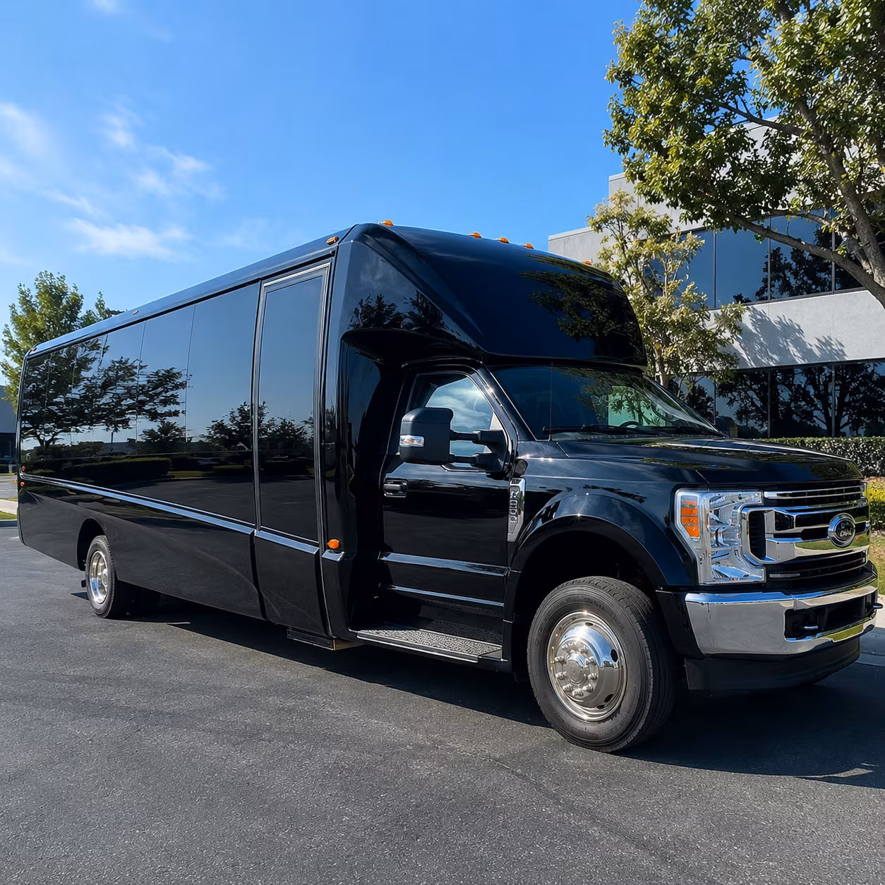 Knoxville Airport Shuttle & Transportation party bus exterior