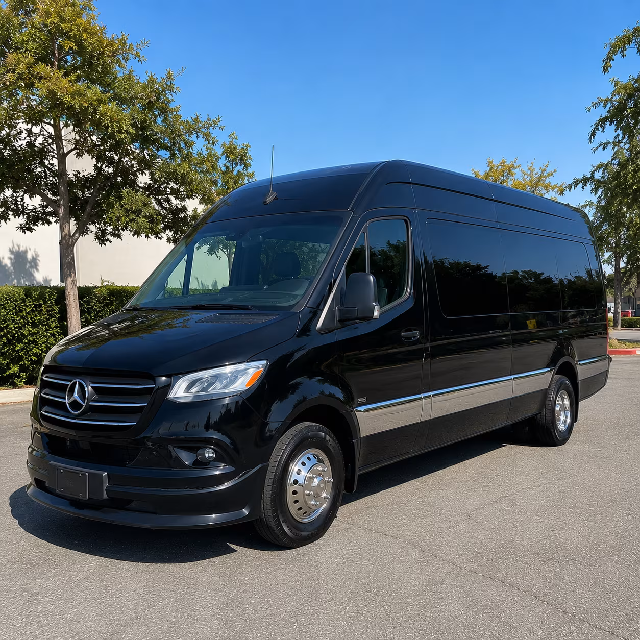 Knoxville Airport Shuttle & Transportation party bus exterior