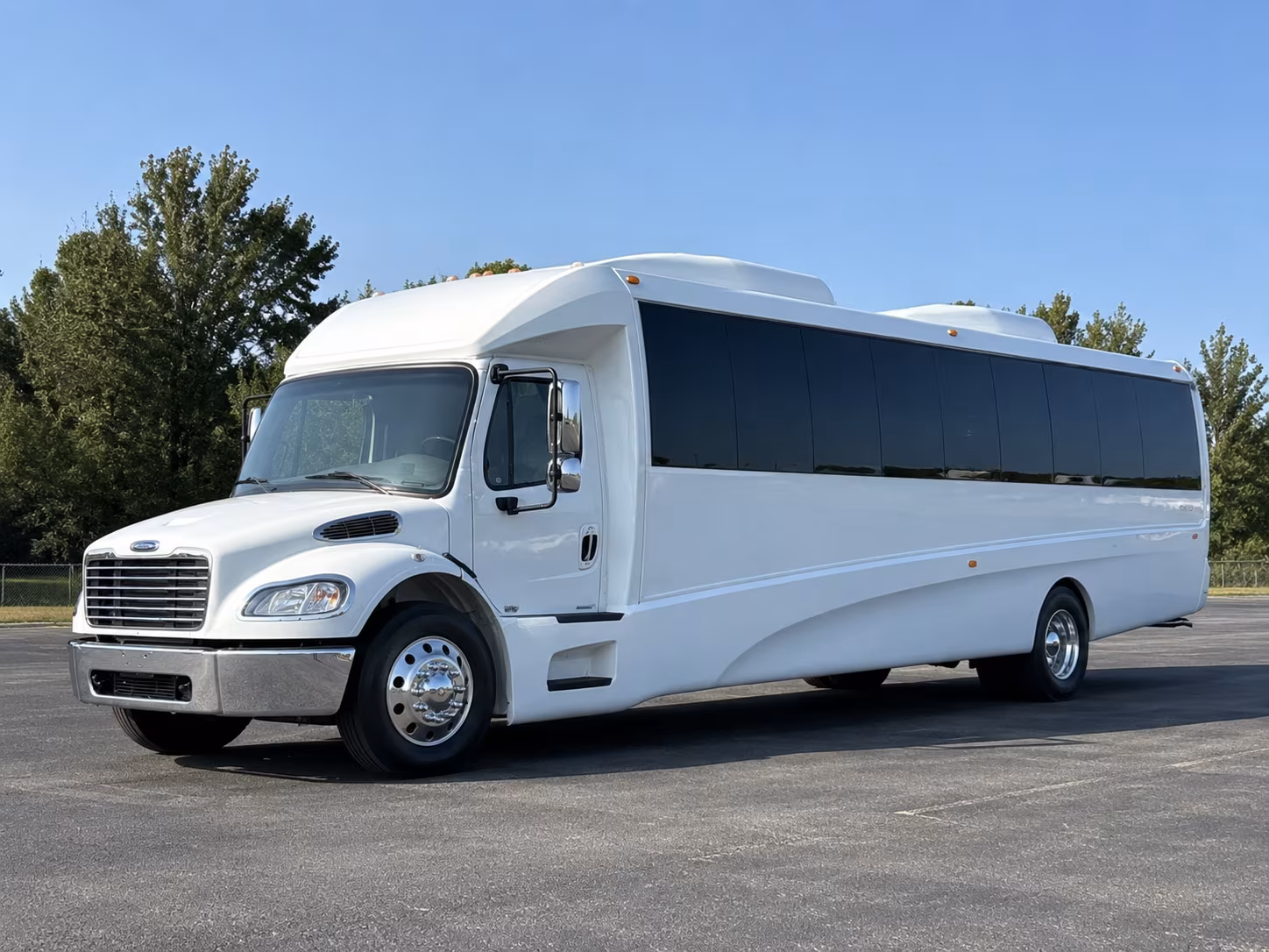 Knoxville Birthday, Sweet 16, & Quinceañera Transportation party bus exterior