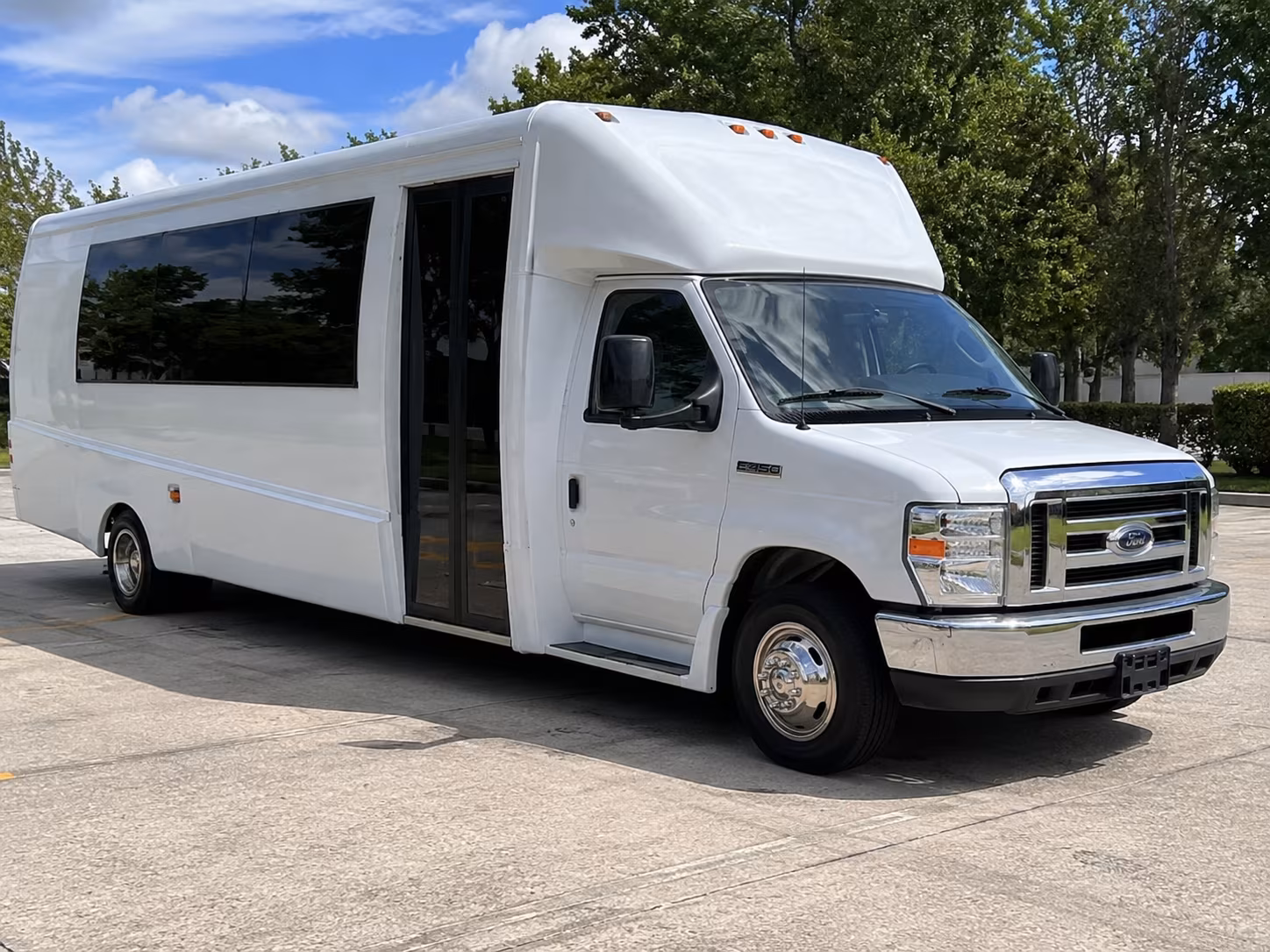 Knoxville Winery Tour & Pub Crawl Transportation party bus exterior