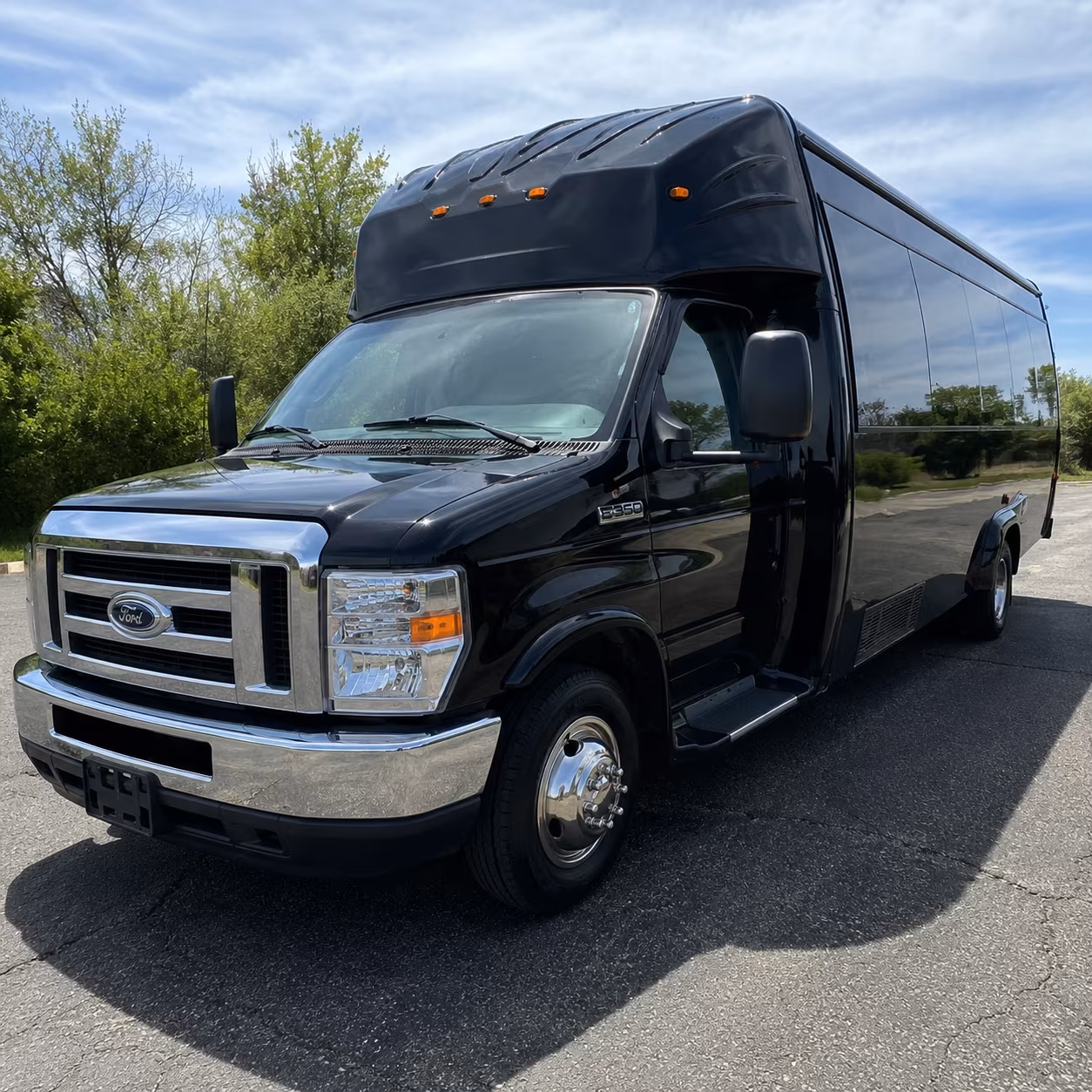 Knoxville Winery Tour & Pub Crawl Transportation party bus exterior